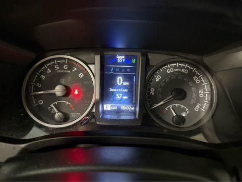 Used 2022 Toyota Tacoma TRD Off-Road w/ Technology Package AWD/4WD image 25