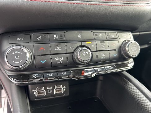 Used 2024 Dodge Durango GT image 12