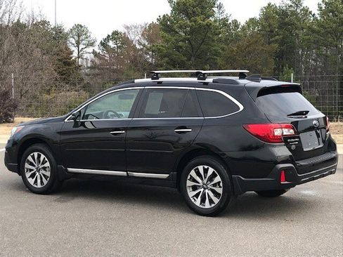 Used 2018 Subaru Outback 2.5i Touring image 3