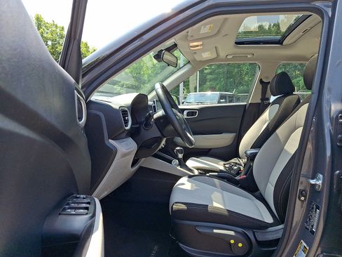 Used 2024 Hyundai Venue SEL FWD image 14