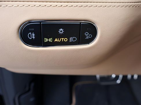 New 2025 Bentley Bentayga image 25