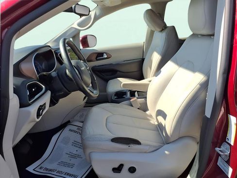 Used 2017 Chrysler Pacifica Touring-L image 19