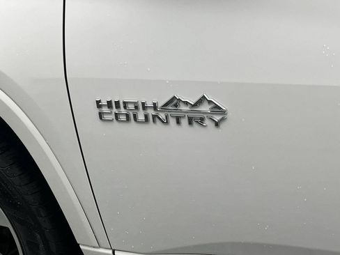 Certified 2023 Chevrolet Traverse High Country AWD/4WD image 37