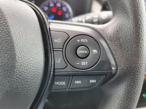 Used 2021 Toyota RAV4 XLE image 19