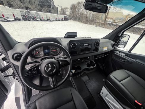 Used 2025 Mercedes-Benz Sprinter 2500 image 18