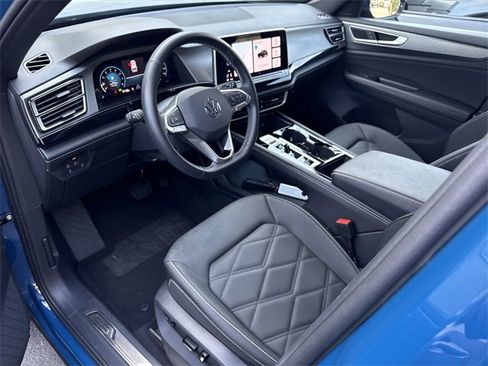 Used 2025 Volkswagen Atlas Cross Sport SE image 9