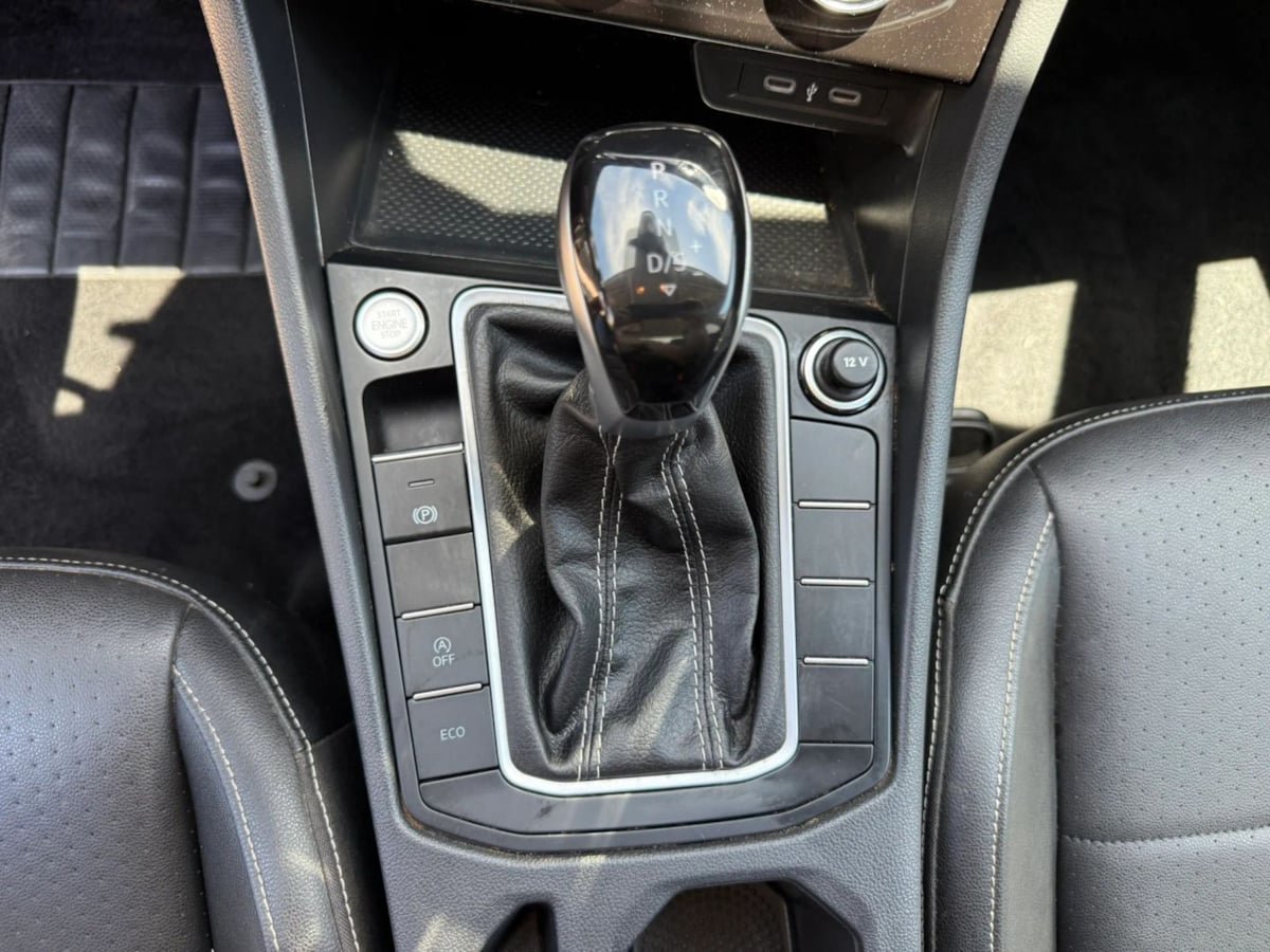 Used 2024 Volkswagen Jetta SE FWD image 40