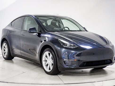 Used 2024 Tesla Model Y Long Range AWD/4WD image 15