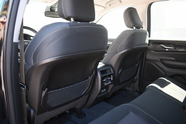 Used 2023 Jeep Grand Cherokee Laredo AWD/4WD image 21