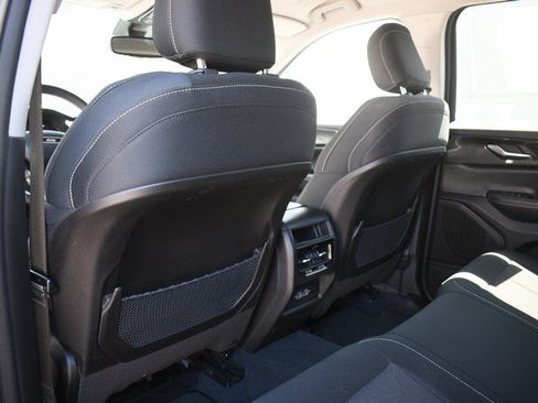 Used 2023 Jeep Grand Cherokee Laredo AWD/4WD image 21