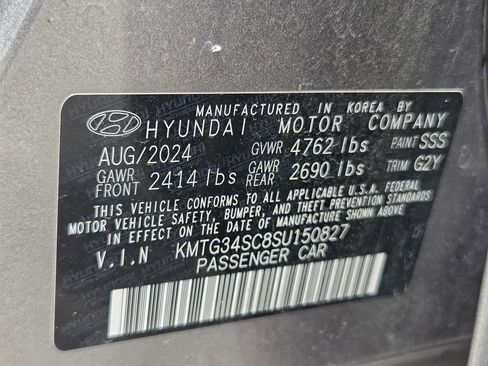 Used 2025 Genesis G70 2.5T RWD image 32