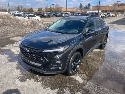 New 2026 Chevrolet Trax LT w/ Midnight Edition image 3