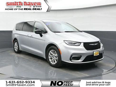 Certified 2024 Chrysler Pacifica Touring-L FWD image 1