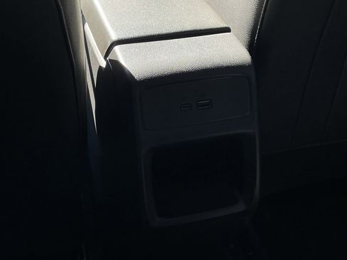 Certified 2025 Chevrolet Trax LT image 24