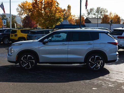 Used 2023 Mitsubishi Outlander SE image 11
