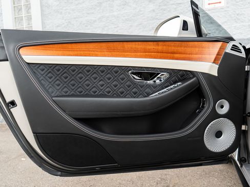 Used 2023 Bentley Continental GT Azure image 23