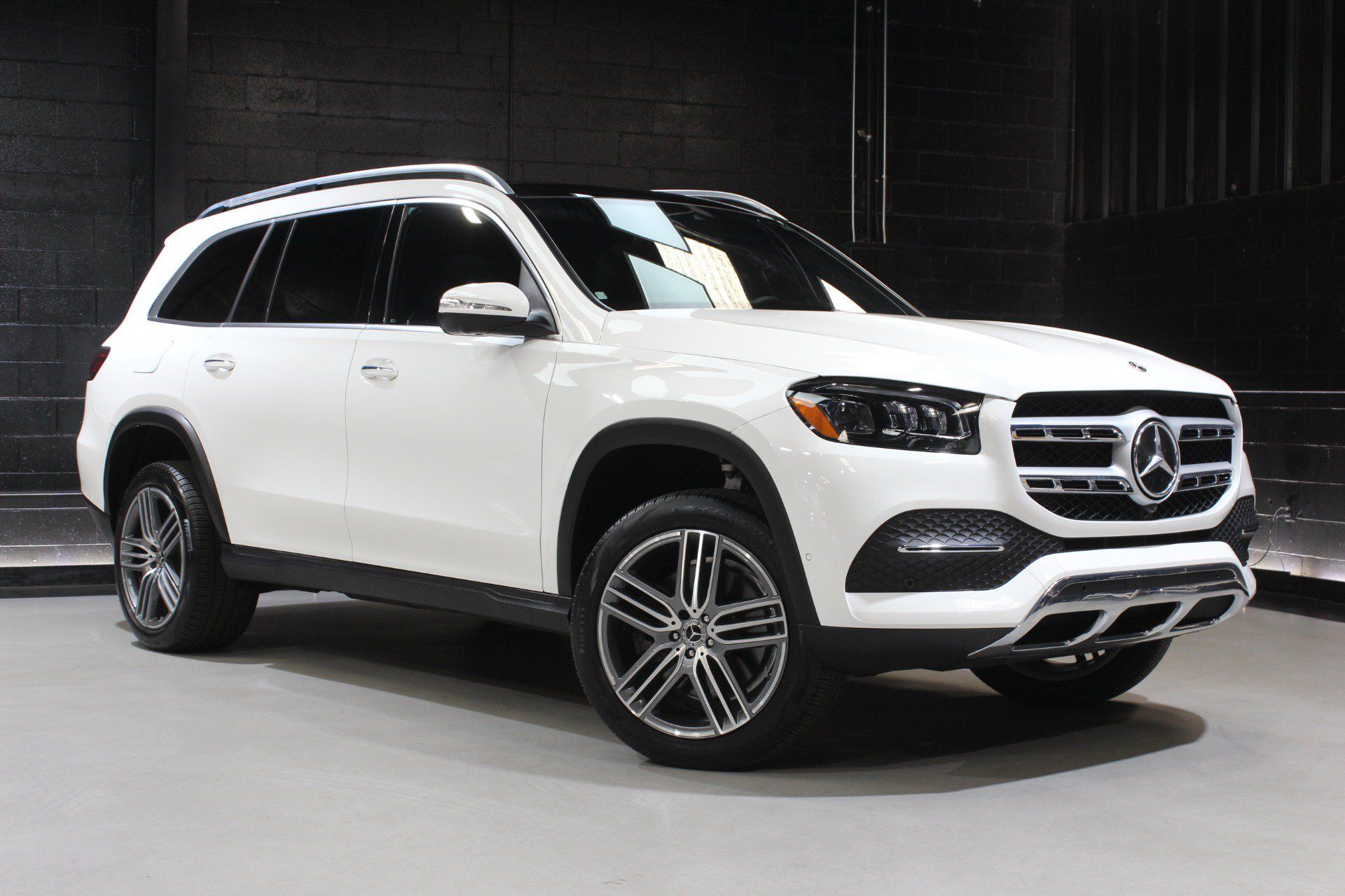 Used 2023 Mercedes-Benz GLS 450 4MATIC image 11