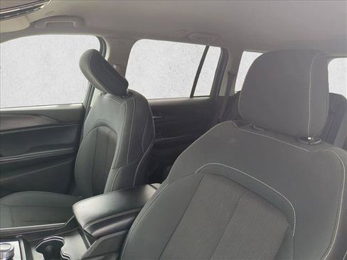 Used 2023 Jeep Grand Cherokee Laredo RWD image 15