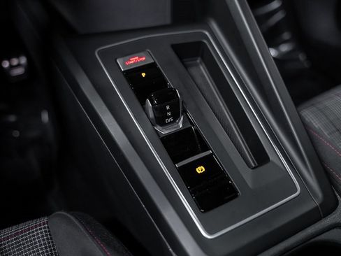 Used 2022 Volkswagen GTI SE image 48