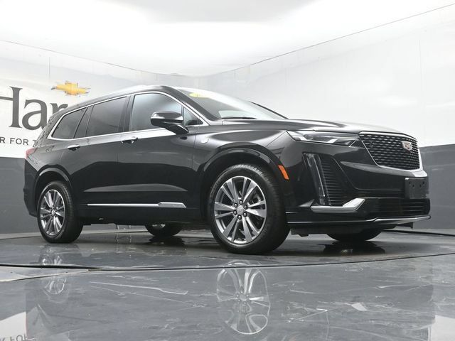 Used 2025 Cadillac XT6 Premium Luxury AWD/4WD image 2