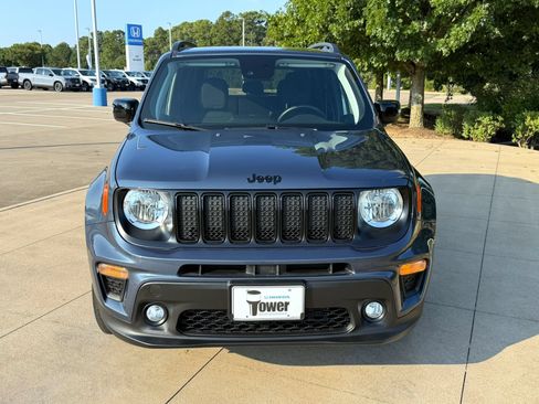Used 2023 Jeep Renegade Altitude w/ Sun/Sound Group AWD/4WD image 2