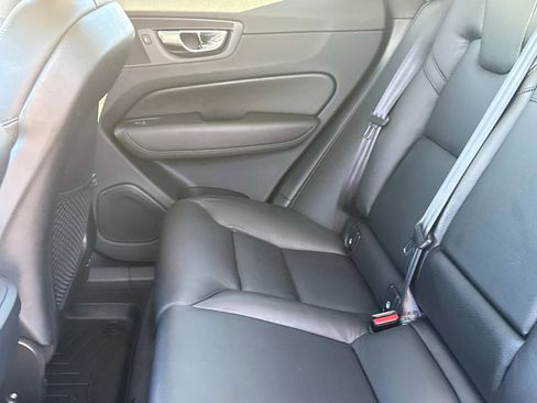 Used 2019 Volvo XC60 T5 Momentum w/ Premium Package image 13