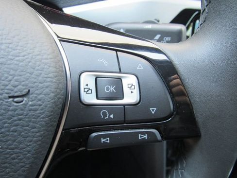 Used 2022 Volkswagen Passat 2.0T SE image 39