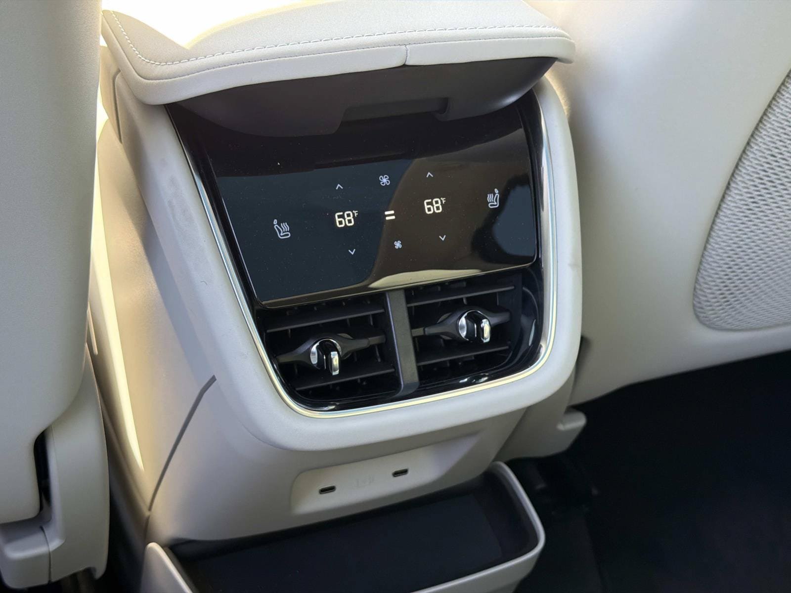 New 2026 Volvo EX90 Plus AWD/4WD image 10