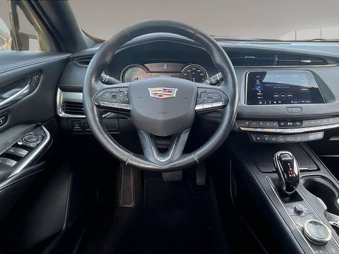 Used 2022 Cadillac XT4 Premium Luxury w/ Enhanced Visibility Package FWD image 5