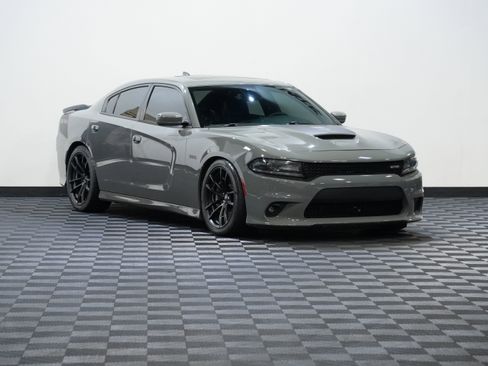 Used 2017 Dodge Charger R/T RWD image 4