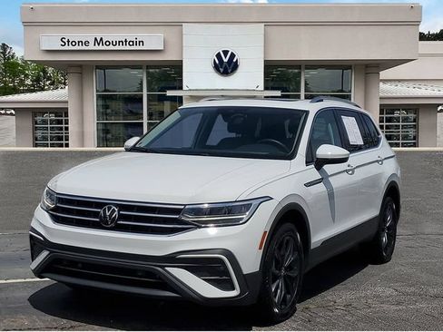 Certified 2024 Volkswagen Tiguan SE w/ Panoramic Sunroof Package FWD image 1