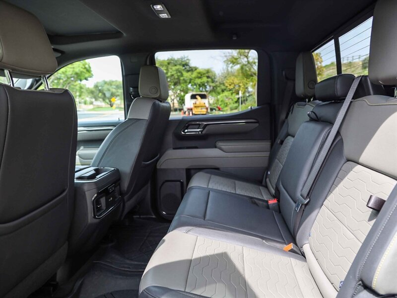 Used 2025 Chevrolet Silverado 1500 ZR2 AWD/4WD image 24