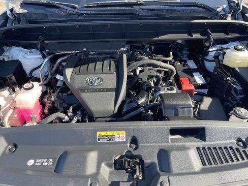 Used 2023 Toyota Highlander XLE AWD/4WD image 11