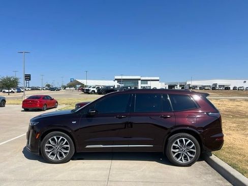 Used 2021 Cadillac XT6 Sport w/ Platinum Package AWD/4WD image 3