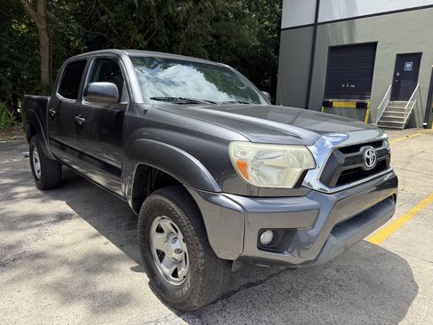Used 2015 Toyota Tacoma PreRunner w/ SR5 Package RWD image 2