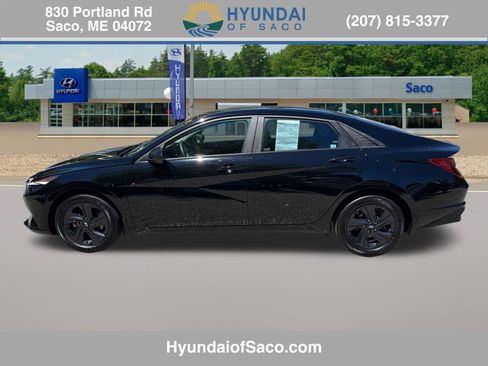 Used 2023 Hyundai Elantra SEL w/ Winter Weather Package FWD image 2