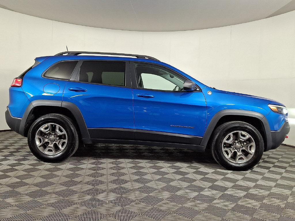 Used 2019 Jeep Cherokee Trailhawk w/ Cold Weather Group AWD/4WD image 10