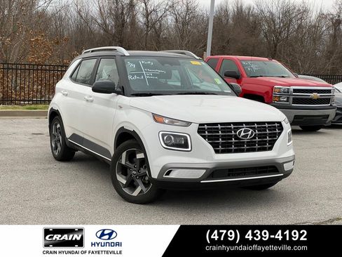 Used 2024 Hyundai Venue Limited image 1