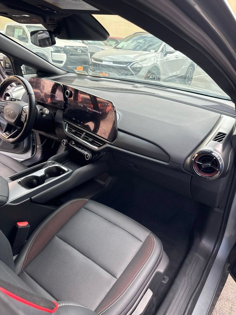Used 2024 Chevrolet Equinox EV RS FWD image 20