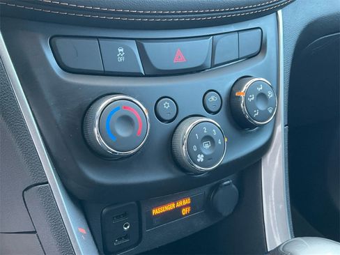 Used 2022 Chevrolet Trax LT w/ Sport Edition image 24