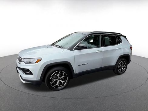 Used 2025 Jeep Compass Limited image 8