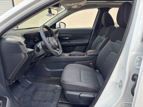 Used 2025 Nissan Kicks SV w/ SV Premium Package FWD image 16