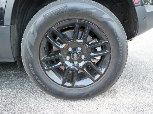 Used 2023 Land Rover Defender 90 SE image 12