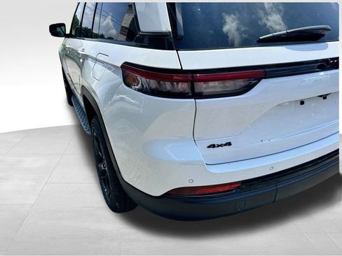 New 2025 Jeep Grand Cherokee Limited w/ Black Appearance Package image 7