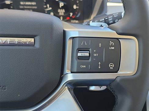 New 2025 Land Rover Discovery S image 20