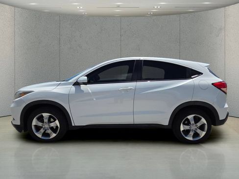 Used 2017 Honda HR-V LX image 9
