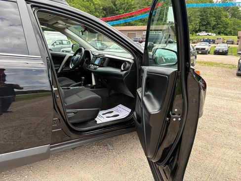 Used 2018 Toyota RAV4 XLE AWD/4WD image 15