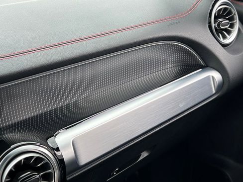 Used 2022 Mercedes-Benz EQB 300 4MATIC image 30