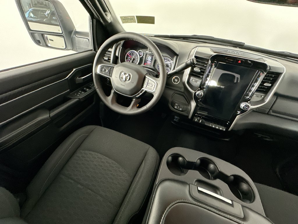 Used 2025 RAM 2500 Big Horn AWD/4WD image 9