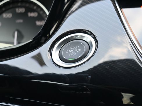 Used 2025 Cadillac XT6 Sport w/ LPO, Floor Liner Package image 15